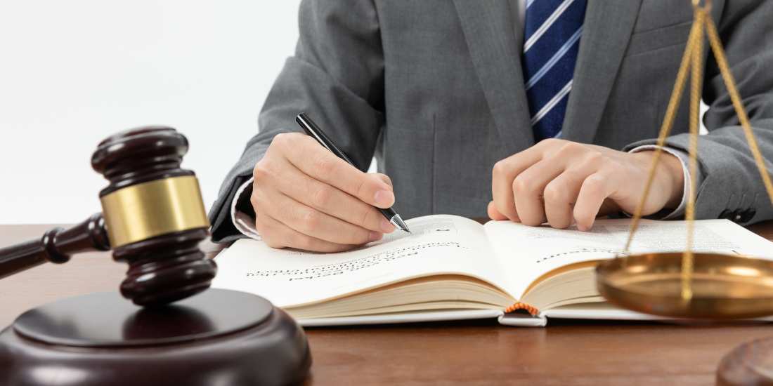 LLAMAS ABOGADOS: Abogados
