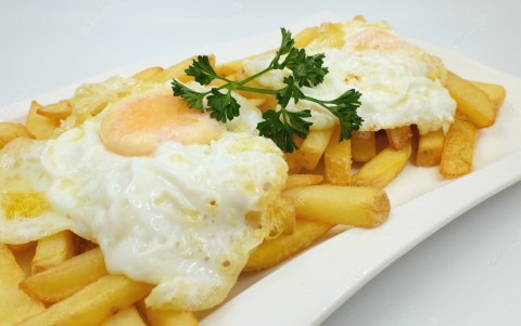 Huevos con patatas fritas