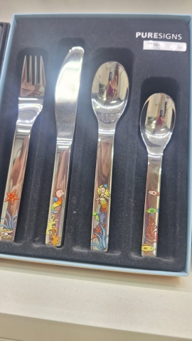 Cubiertos preparados para grabar