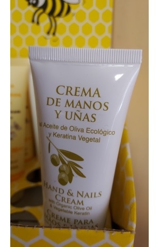 Crema de manos y u&ntilde;as