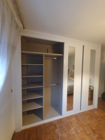 ARMARIO EMPOTRADO CON PUERTAS CORREDERAS