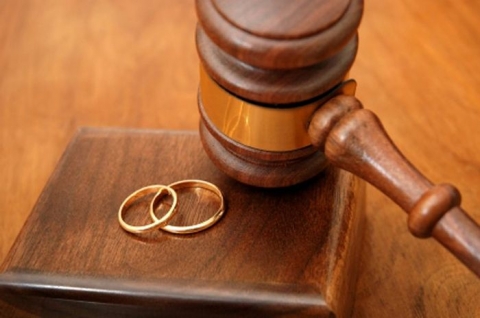 DIVORCIOS Y DERECHO DE FAMILIA